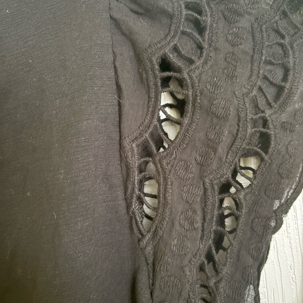 Black V-Neck Top with Lace Sleeves - Picture 4 of 4